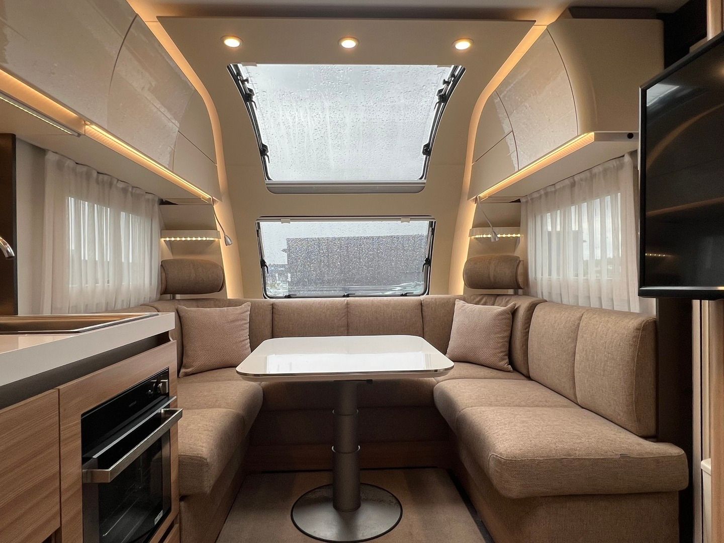 Kuva 6, Adria Alpina 763 UK 763 UK ** ALDE, ILMASTOINTI, KERROSVUODE **
