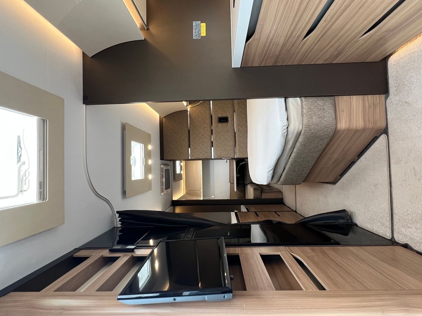 Kuva 8, Adria Alpina 763 UK 763 UK ** ALDE, ILMASTOINTI, KERROSVUODE **