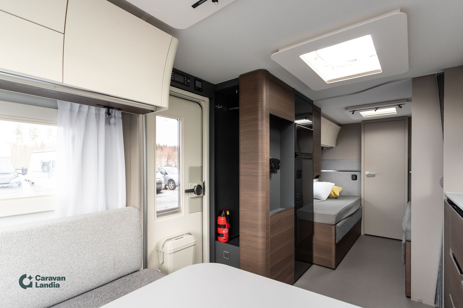 Kuva 8, Adria Alpina 613 UT ** ALDE, ERILLISVUOTEET, TAKA-WC, KAASU-UUNI **