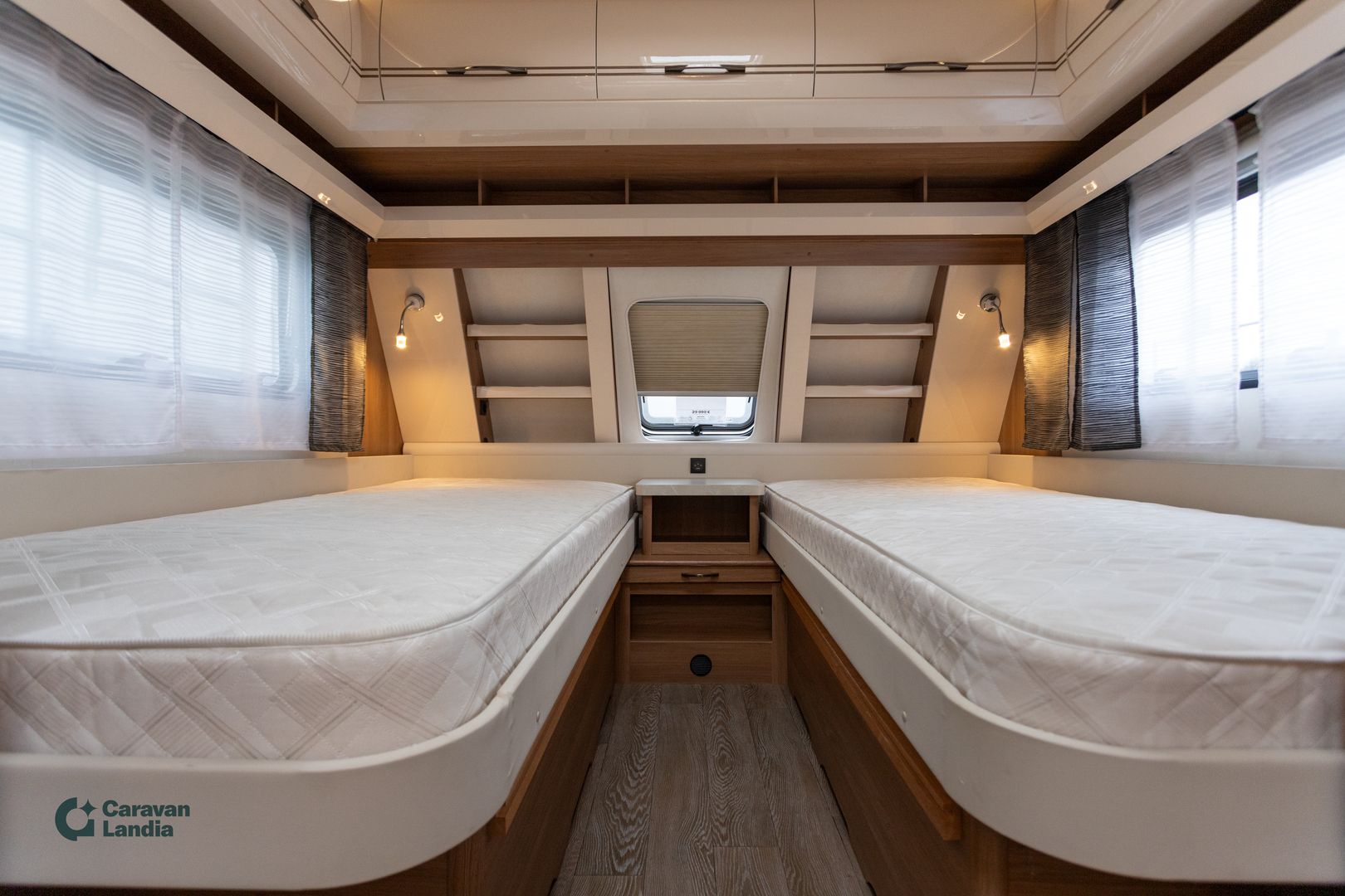 Kuva 12, Hobby Excellent 620 CL **ALDE, ERILLISVUOTEET, ISO-PÖYTÄRYHMÄ **