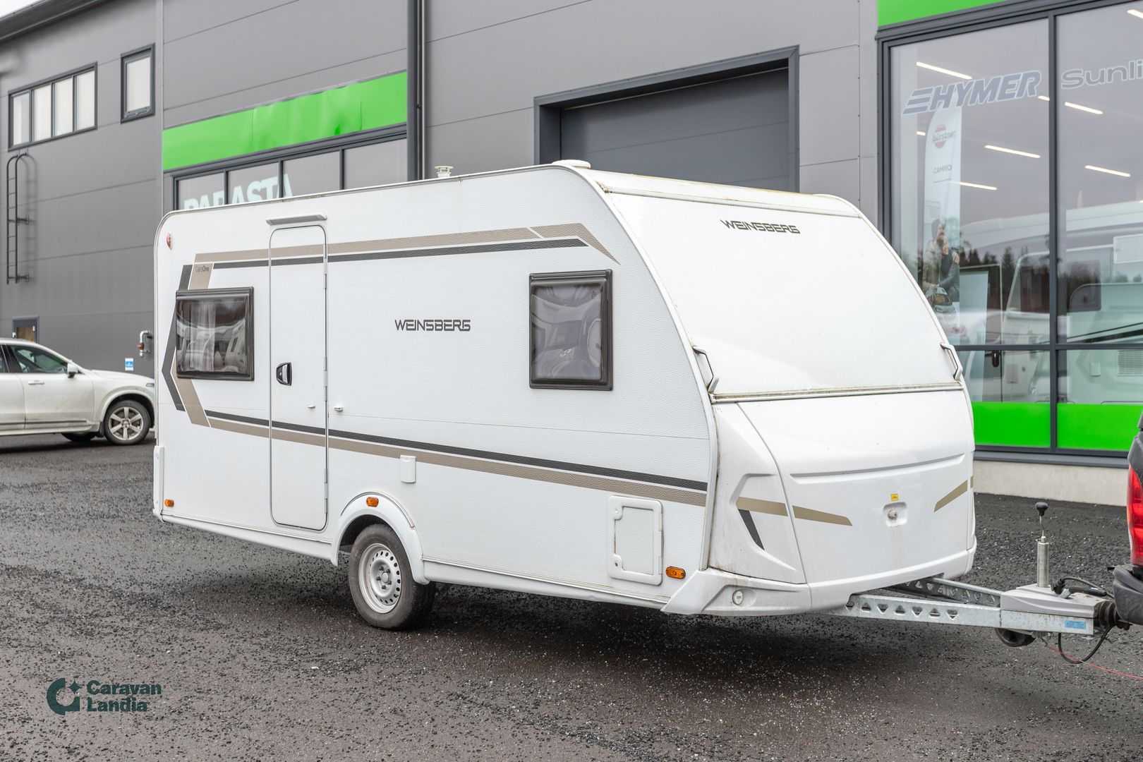 Kuva 1, Weinsberg CaraOne 450 FU ** TRUMA-SÄHKÖPATRUUNA, PITKITTÄINEN-PARIVUODE, ISO-PÖYTÄRYHMÄ **