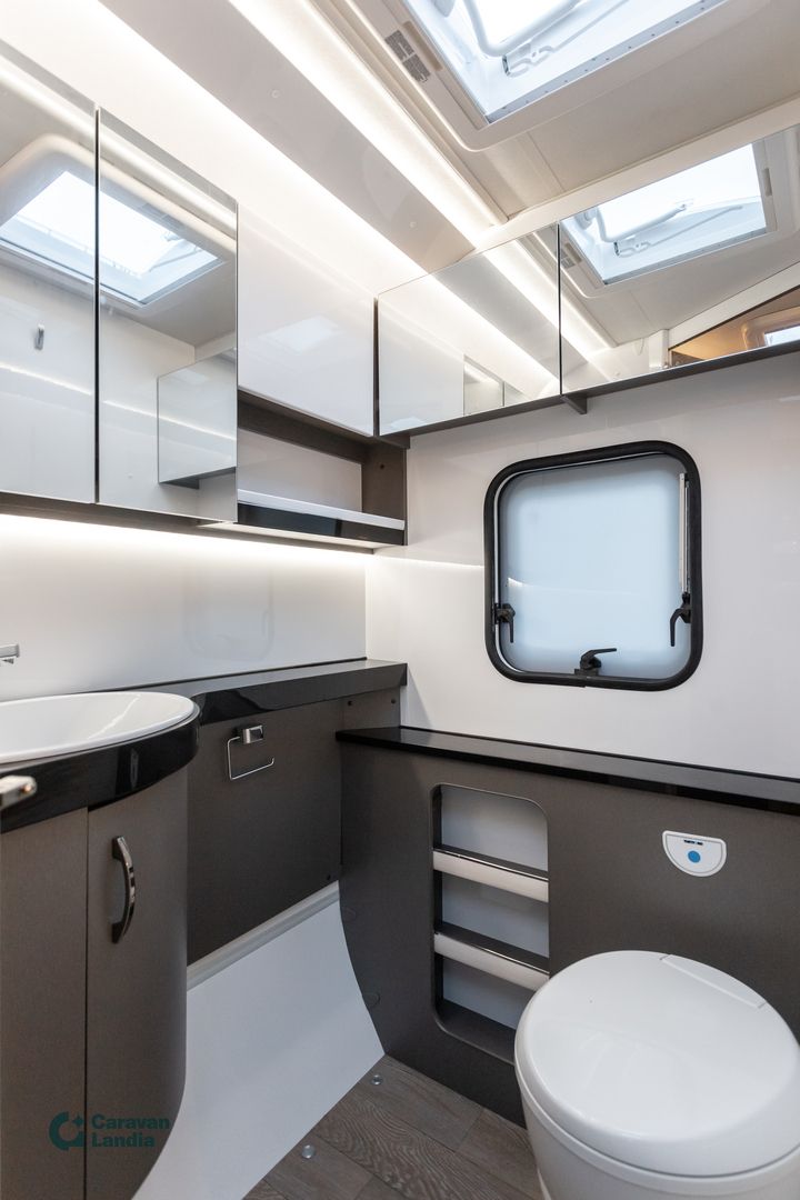 Kuva 12, Hobby 460 SL Excellent ** TRUMA-SÄHKÖPATRUUNA, ERILLISVUOTEET, ILMASTOINTI **