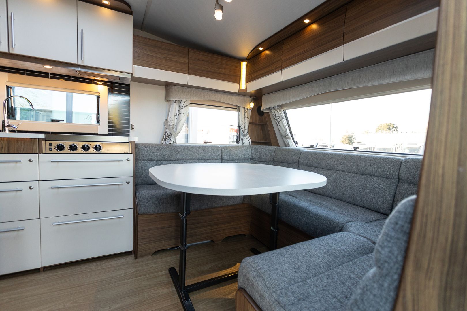 Kuva 10, Polar 560 TDB ** ALDE (KAASU/SÄHKÖ), L-KEITTIÖ, HARVINAINEN LAYOUT **