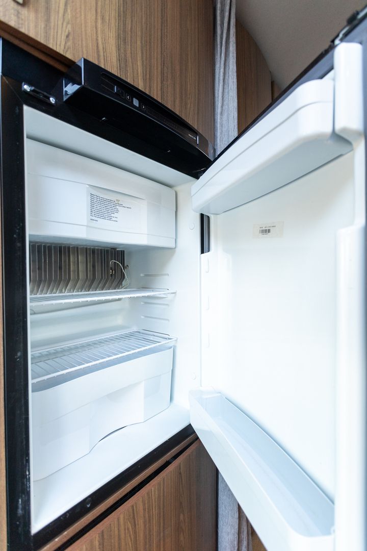 Kuva 16, Polar 560 TDB ** ALDE (KAASU/SÄHKÖ), L-KEITTIÖ, HARVINAINEN LAYOUT **