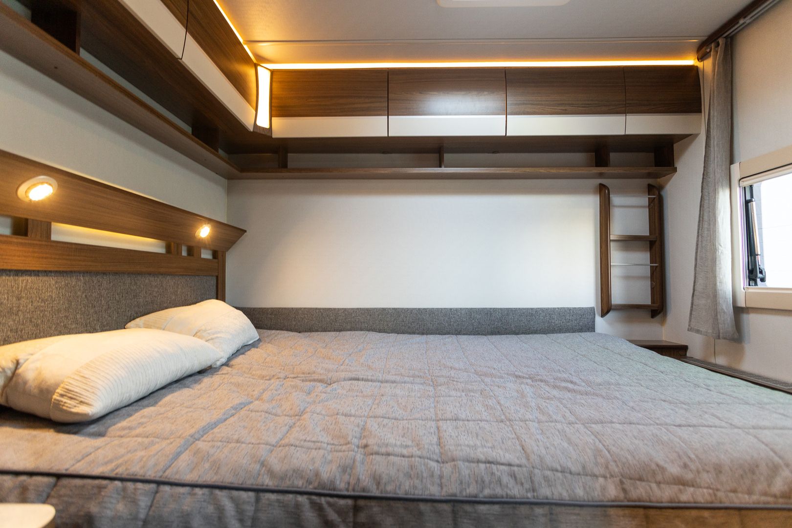 Kuva 17, Polar 560 TDB ** ALDE (KAASU/SÄHKÖ), L-KEITTIÖ, HARVINAINEN LAYOUT **