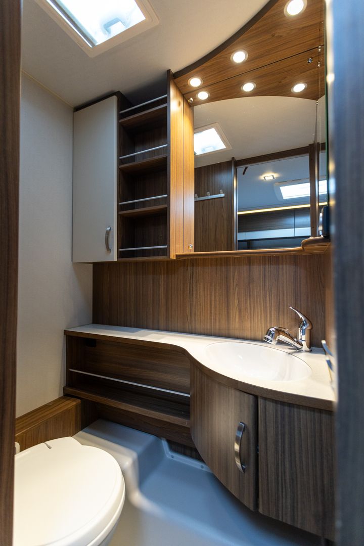 Kuva 18, Polar 560 TDB ** ALDE (KAASU/SÄHKÖ), L-KEITTIÖ, HARVINAINEN LAYOUT **