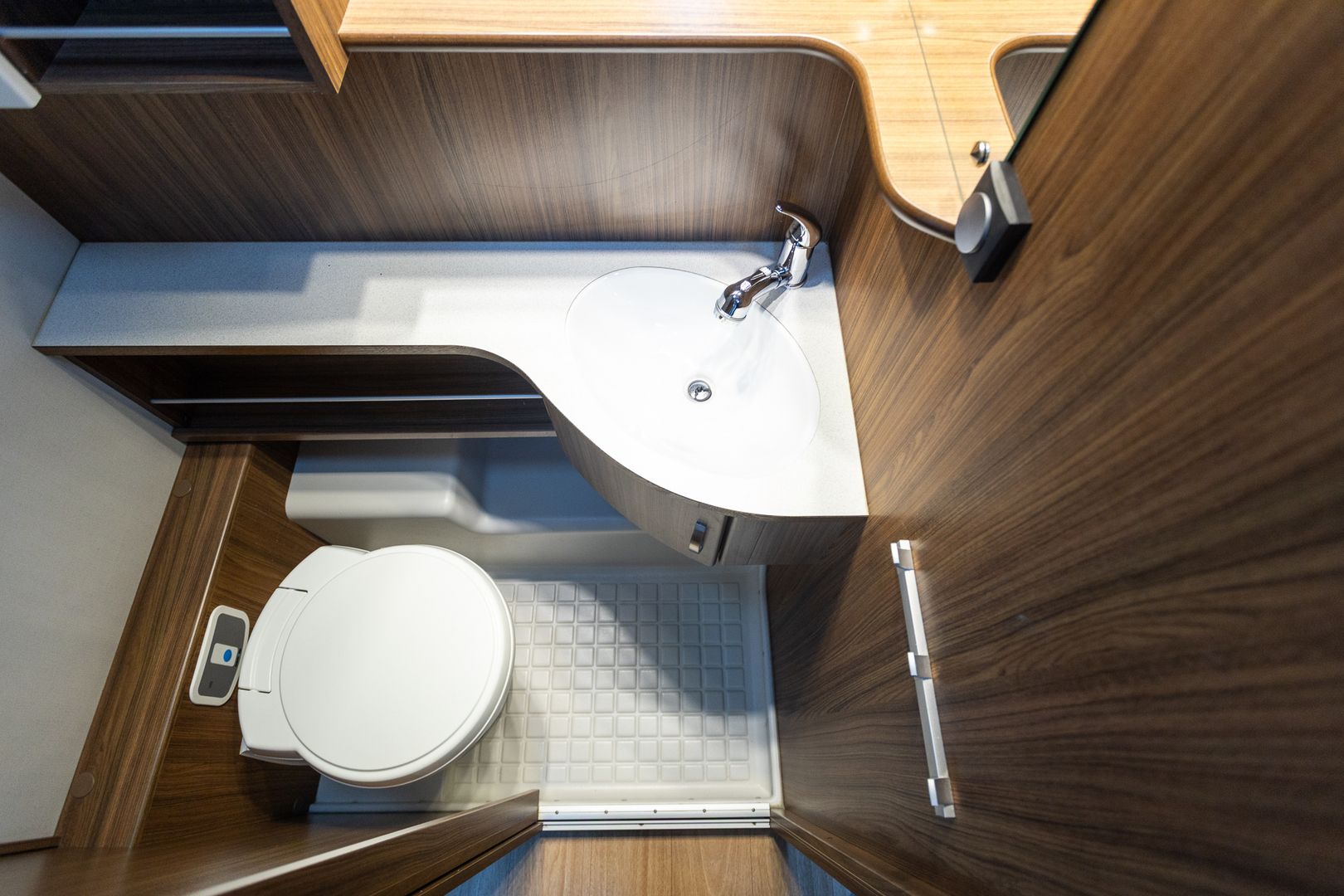 Kuva 19, Polar 560 TDB ** ALDE (KAASU/SÄHKÖ), L-KEITTIÖ, HARVINAINEN LAYOUT **