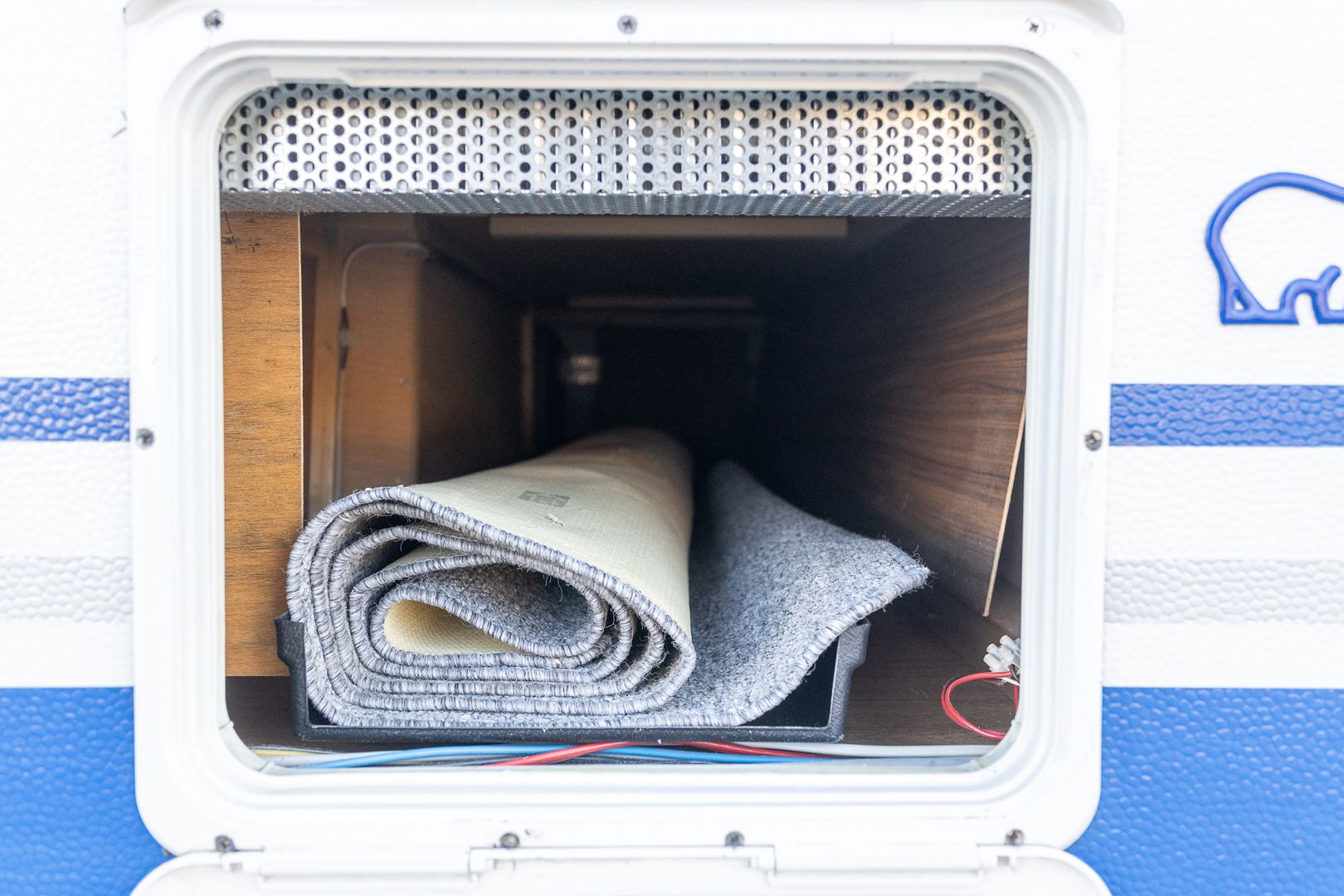 Kuva 26, Polar 560 TDB ** ALDE (KAASU/SÄHKÖ), L-KEITTIÖ, HARVINAINEN LAYOUT **