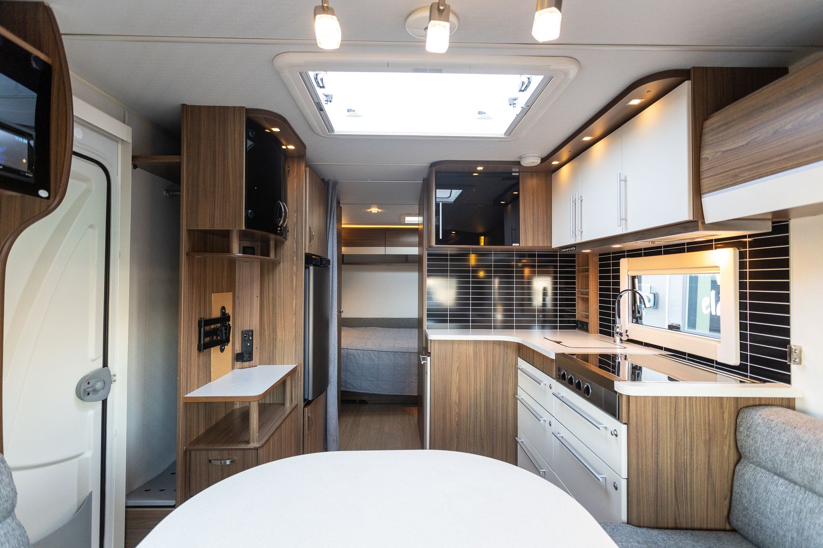 Kuva 6, Polar 560 TDB ** ALDE (KAASU/SÄHKÖ), L-KEITTIÖ, HARVINAINEN LAYOUT **