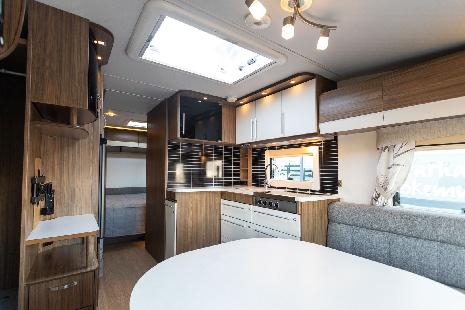 Kuva 7, Polar 560 TDB ** ALDE (KAASU/SÄHKÖ), L-KEITTIÖ, HARVINAINEN LAYOUT **