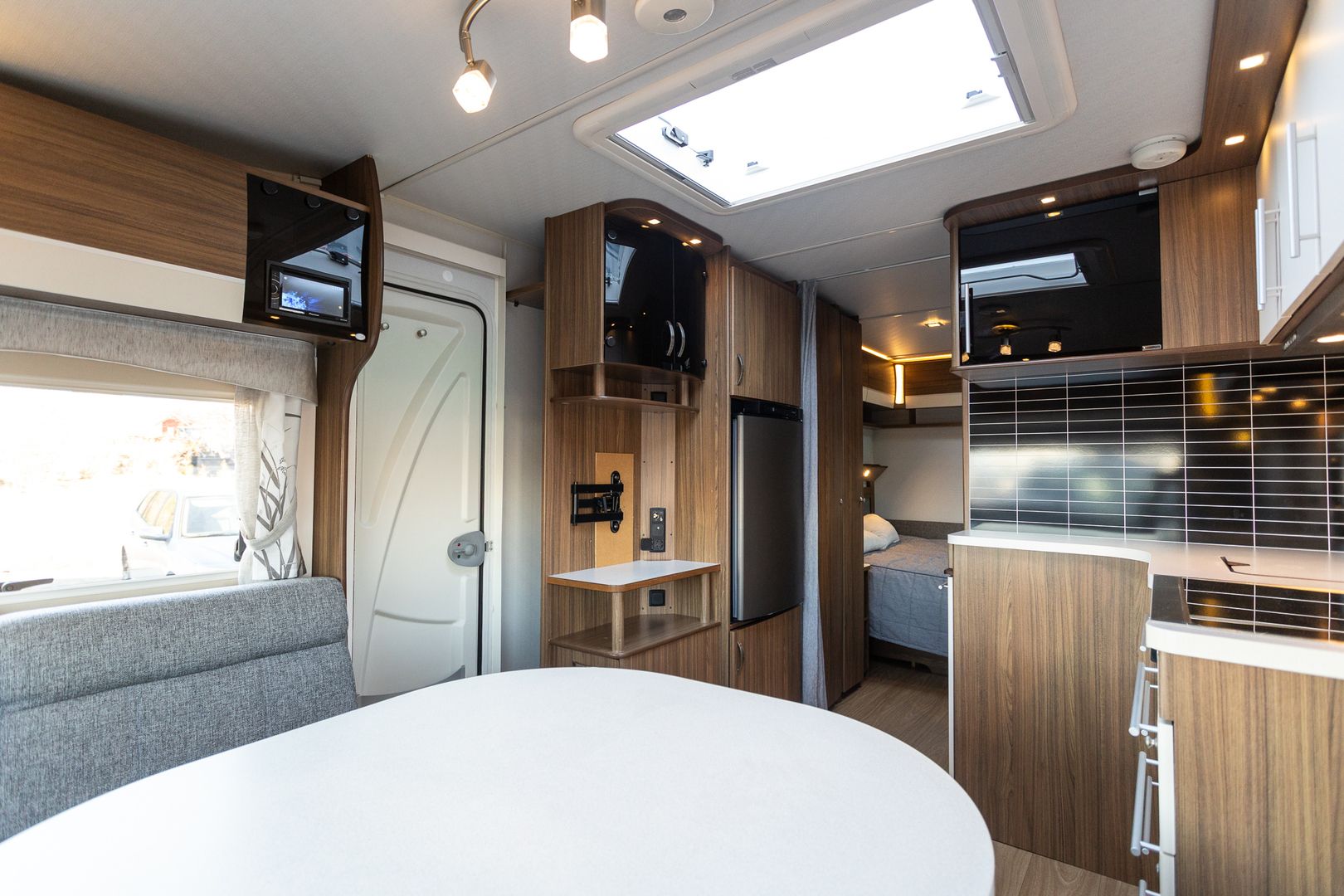 Kuva 8, Polar 560 TDB ** ALDE (KAASU/SÄHKÖ), L-KEITTIÖ, HARVINAINEN LAYOUT **