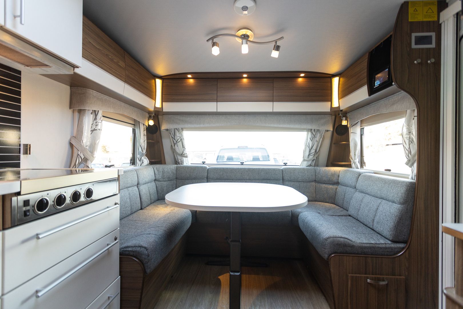 Kuva 9, Polar 560 TDB ** ALDE (KAASU/SÄHKÖ), L-KEITTIÖ, HARVINAINEN LAYOUT **