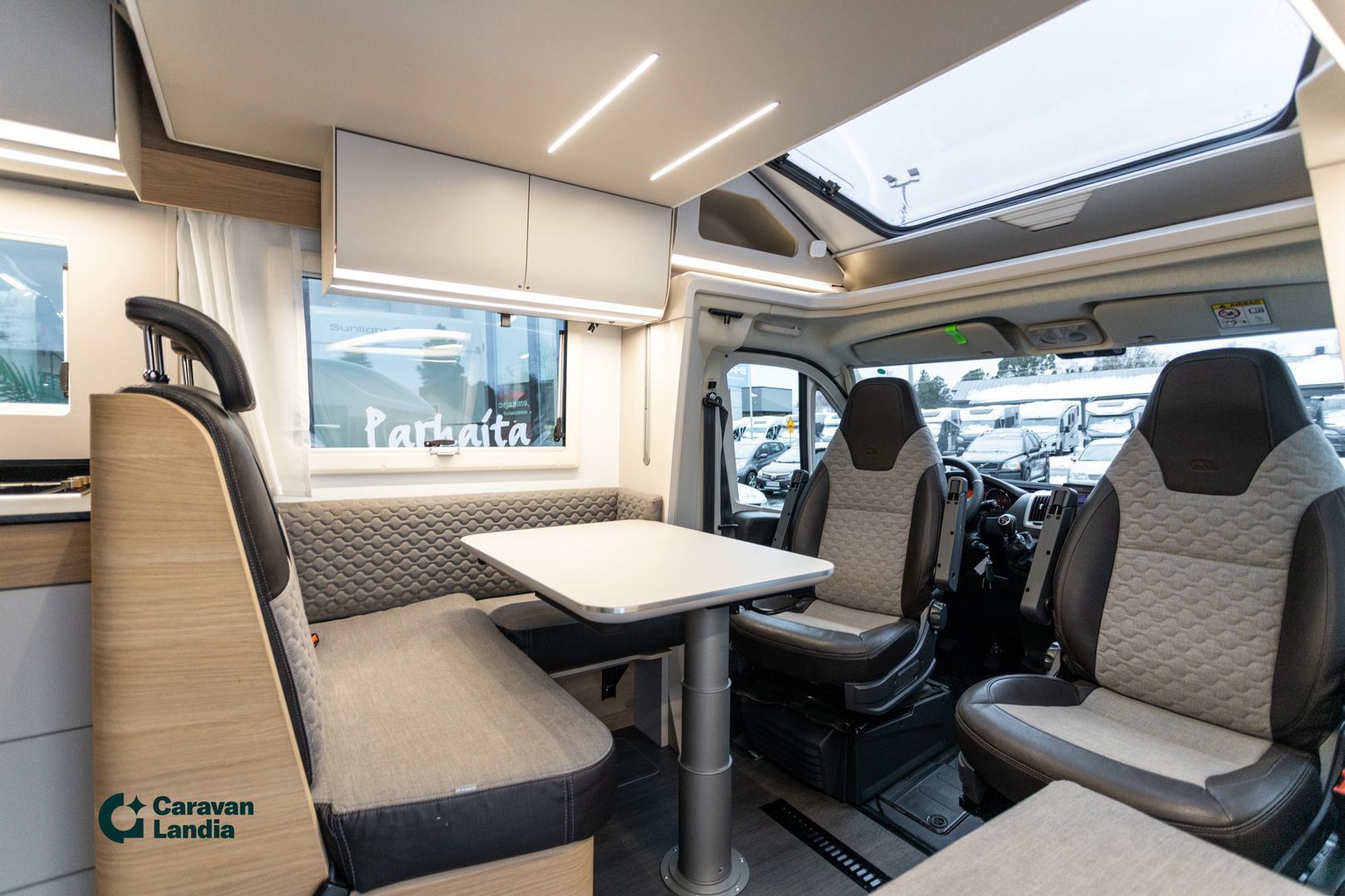 Kuva 9, Adria Matrix 670 SL Axess 2.2 HDi 140hv ** TRUMA (KAASU/SÄHKÖ), ERILLISVUOTEET, HUBBET LASKUVUODE **