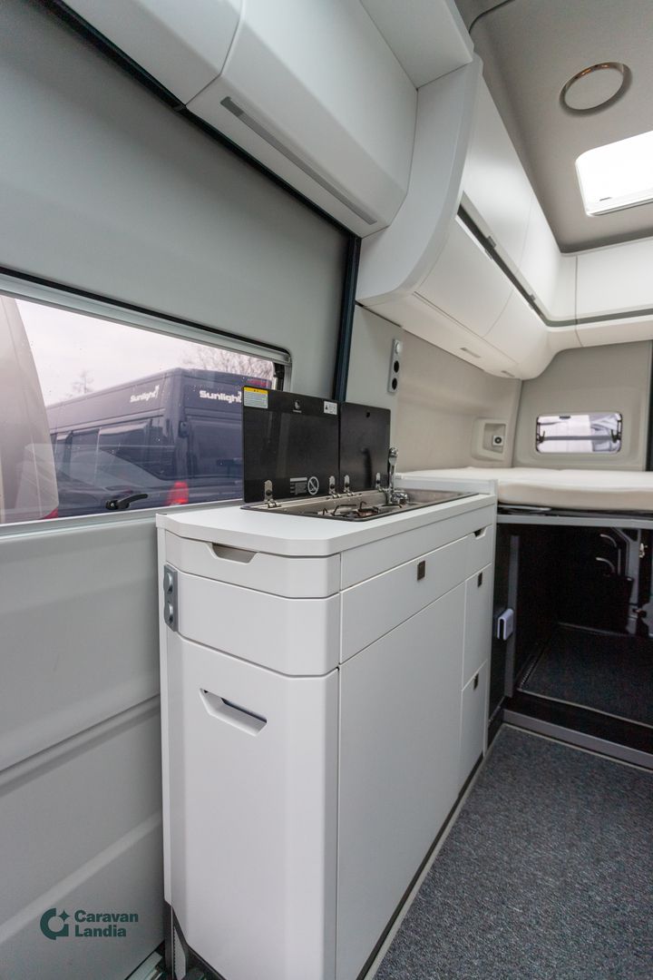 Volkswagen Grand California 2.0 TDI 180hv ** TRUMA, PARIVUODE, YLÄVUODE, MARKIISI **, kuva 11