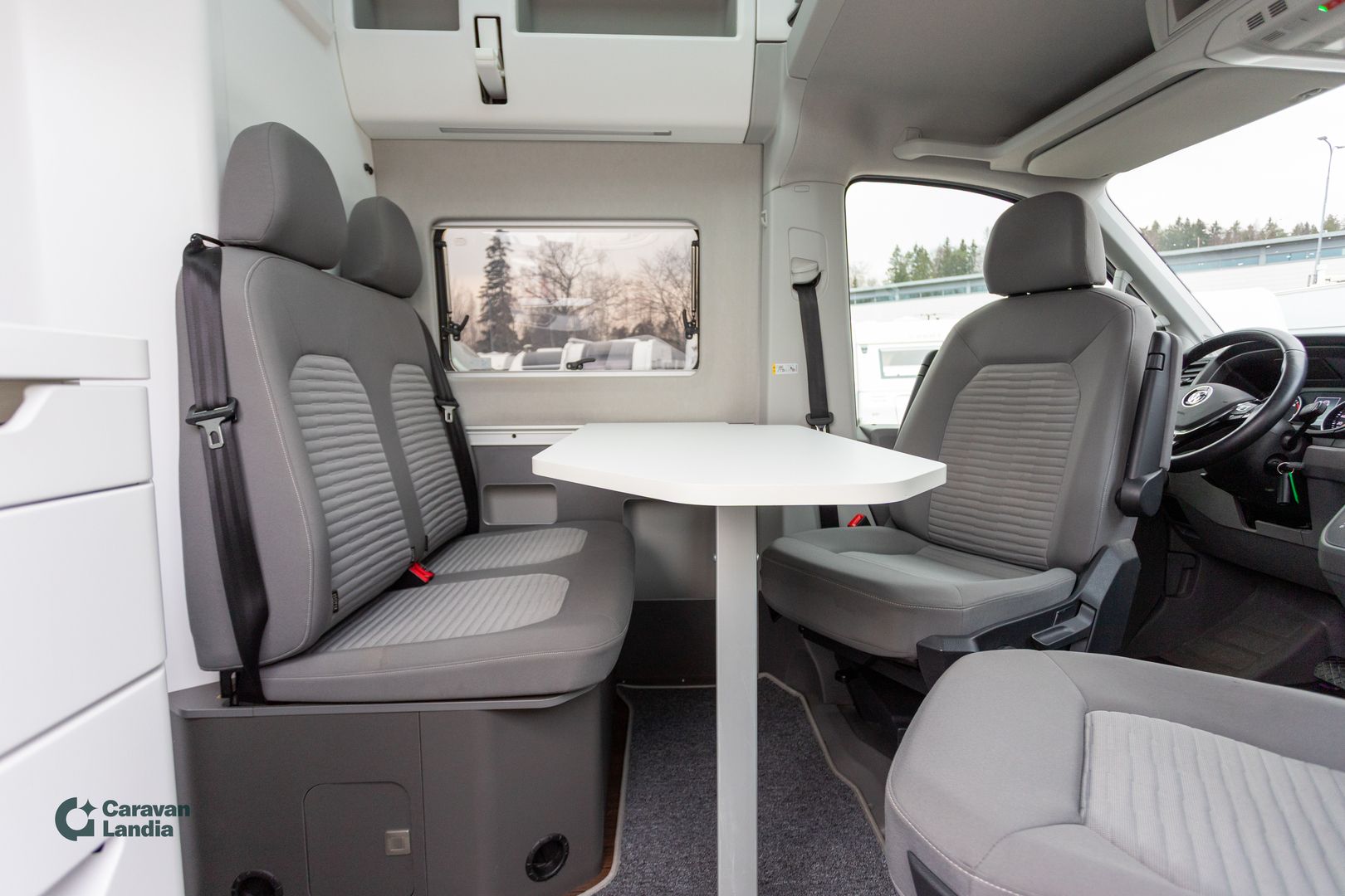 Volkswagen Grand California 2.0 TDI 180hv ** TRUMA, PARIVUODE, YLÄVUODE, MARKIISI **, kuva 9