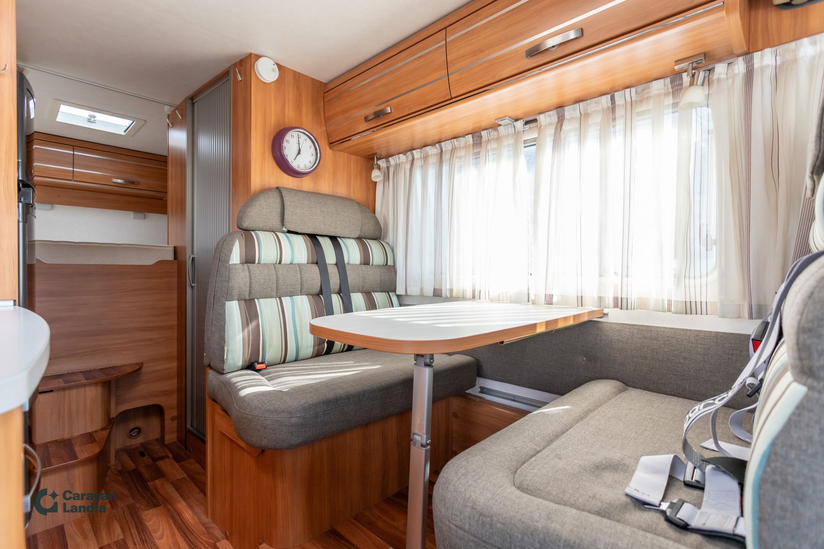 Kuva 7, Hymer Exis 644 2.3 Mjet 150hv ** TRUMA-SÄHKÖPATRUUNA, PARIVUODE, HUBBET-YLÄVUODE, MARKIISI **