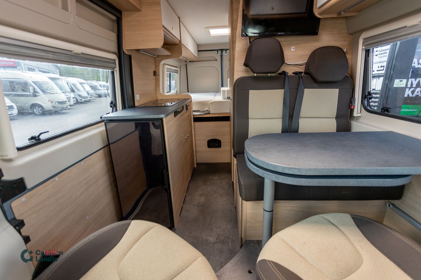 Kuva 7, PöSsl Roadcar R 640 2.3 Mjet 160 hv ** TRUMA (KAASU/SÄHKÖ), ERILLISVUOTEET, AUTOMAATTI **