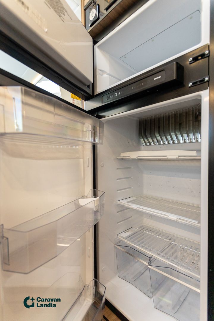 Adria Matrix 670 SL J Edition 2.3 Mjet 140hv ** TRUMA (KAASU/SÄHKÖ), ERILLISVUOTEET, HUBBET LASKUVUODE **, kuva 15