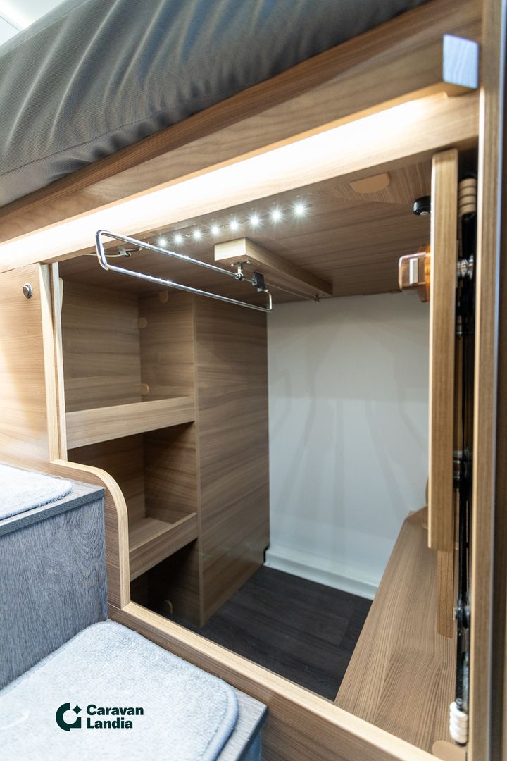 Adria Matrix 670 SL J Edition 2.3 Mjet 140hv ** TRUMA (KAASU/SÄHKÖ), ERILLISVUOTEET, HUBBET LASKUVUODE **, kuva 28