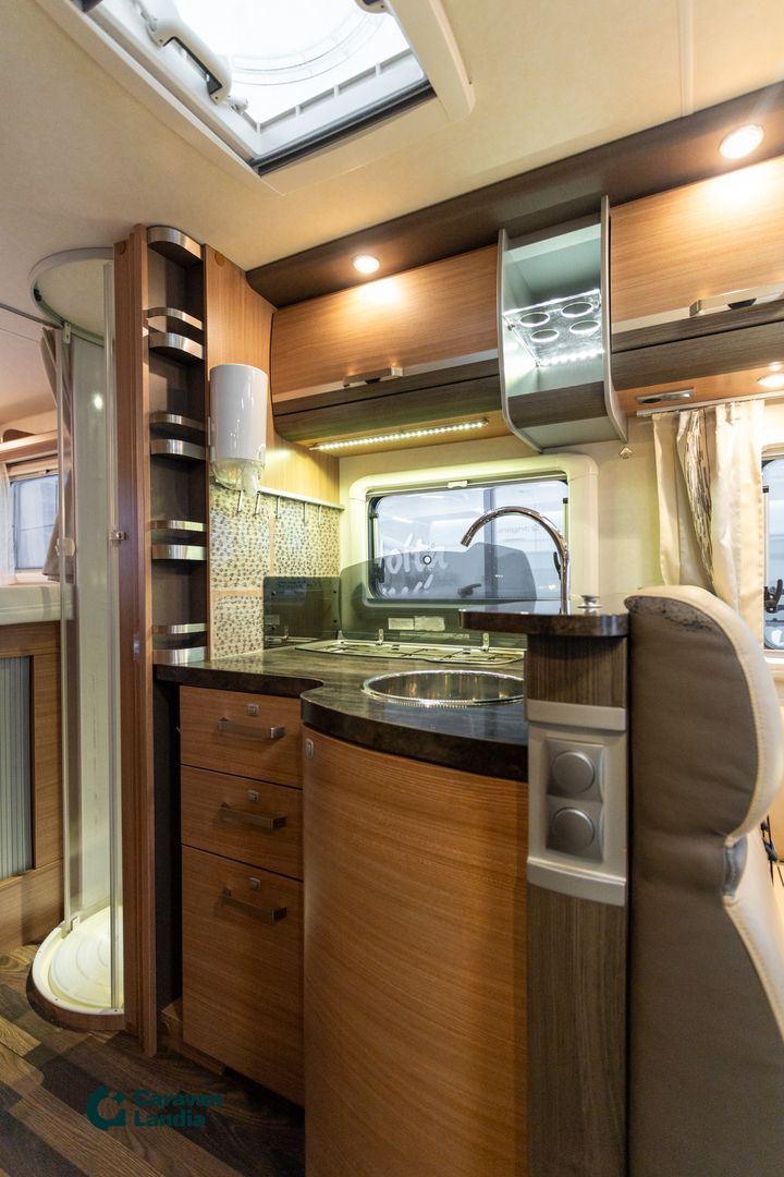 Kuva 10, Knaus Sky i 700LEG 2.3 Mjet 150hv ** ERILLISVUOTEET, ALDE, HUBBET **