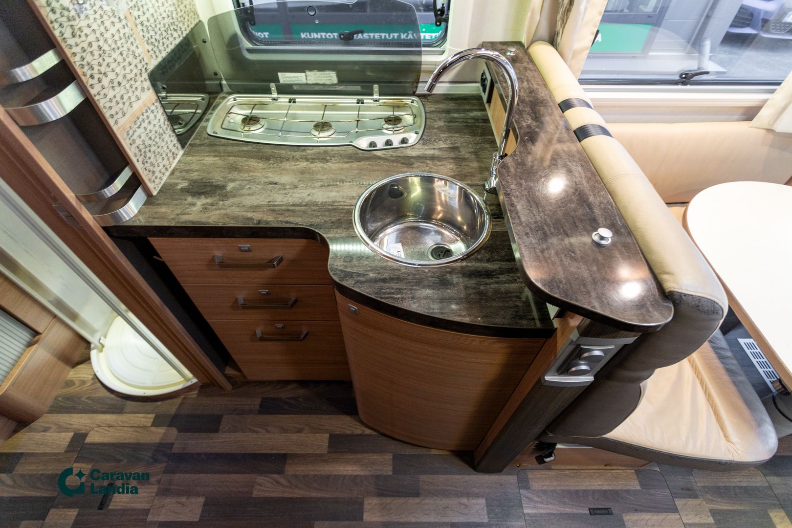 Kuva 11, Knaus Sky i 700LEG 2.3 Mjet 150hv ** ERILLISVUOTEET, ALDE, HUBBET **