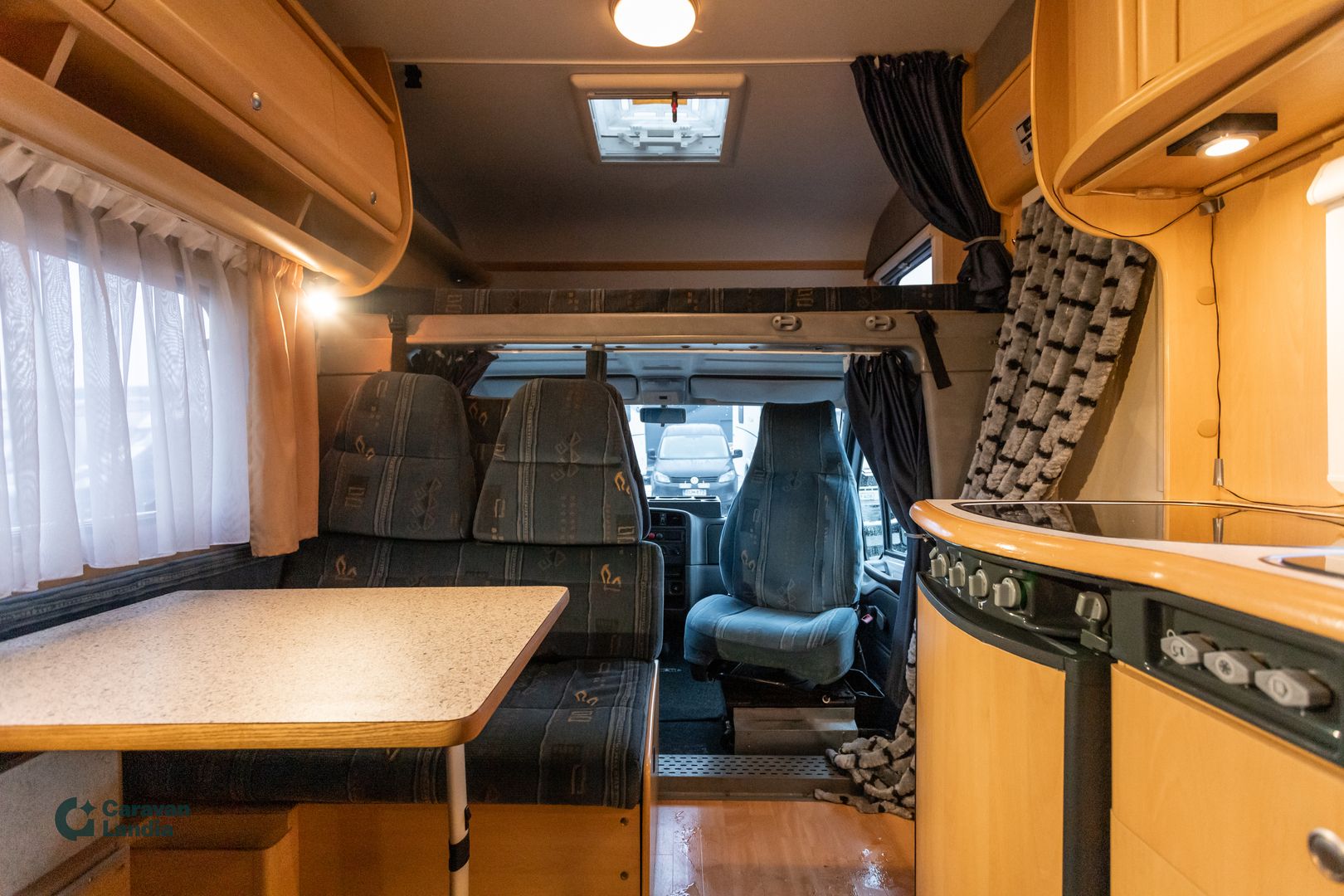 Dethleffs Esprit A 5880 2.8 JTD 130hv ** ALDE, KERROSSÄNKY, ISO-PÖYTÄRYHMÄ, MARKIISI **, kuva 8