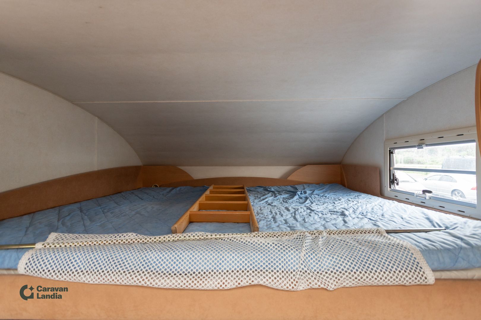 Kuva 13, Eura Mobil PA 580 LS 2.2 TDCi 130hv ** TRUMA-SÄHKÖPATRUUNA, ISO-PÖYTÄRYHMÄ, MARKIISI **