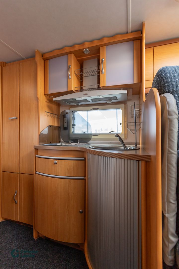 Kuva 8, Lmc Liberty TI 662 2.3 Mjet 130hv ** TRUMA-SÄHKÖPATRUUNA, PITKITTÄINEN-PARIVUODE, MARKIISI **