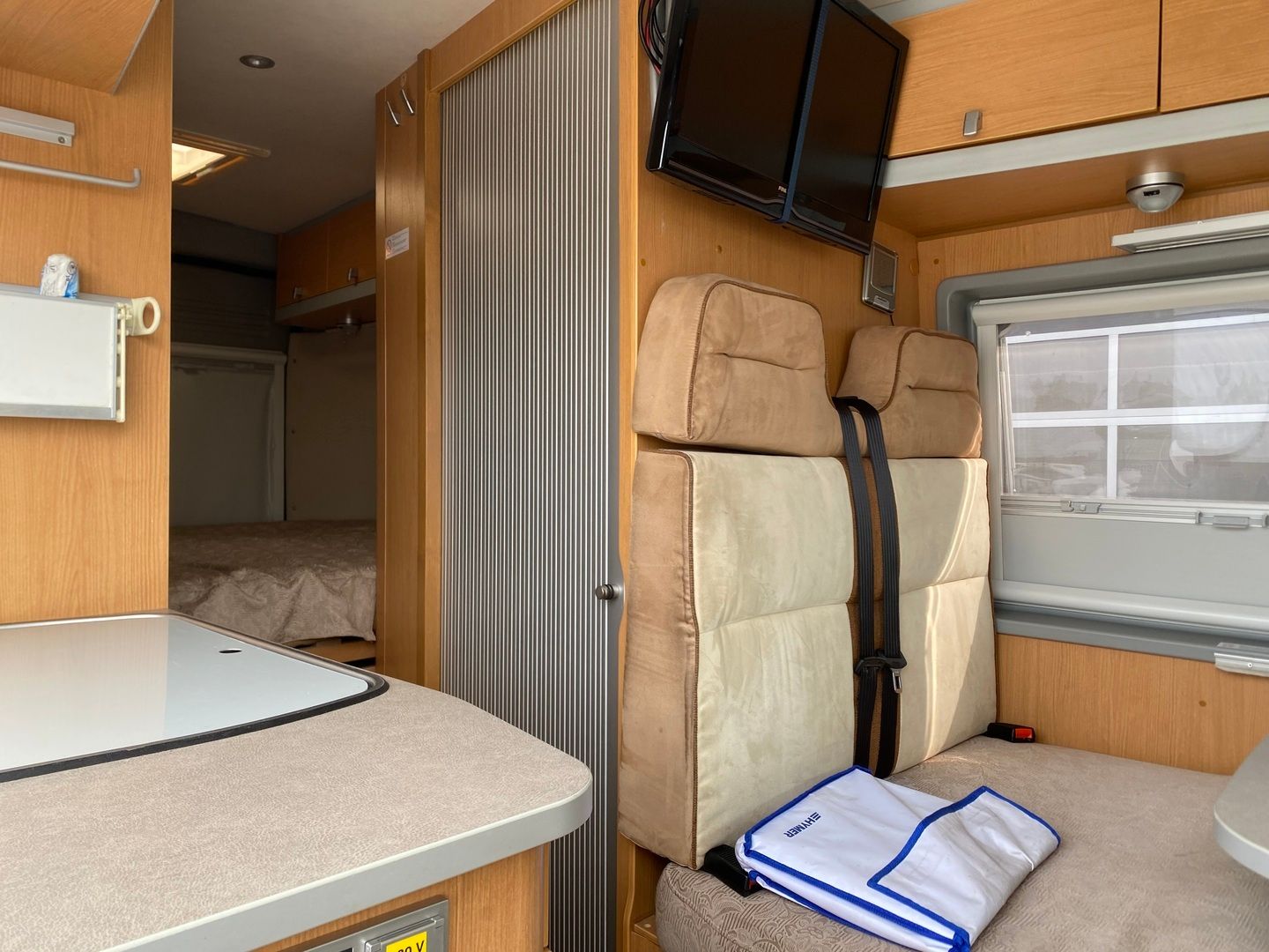 Kuva 6, Hymer HC 322 ** JUURI TULLUT, DIESEL-TRUMA, KOUKKU, AURINKOPANEELI **