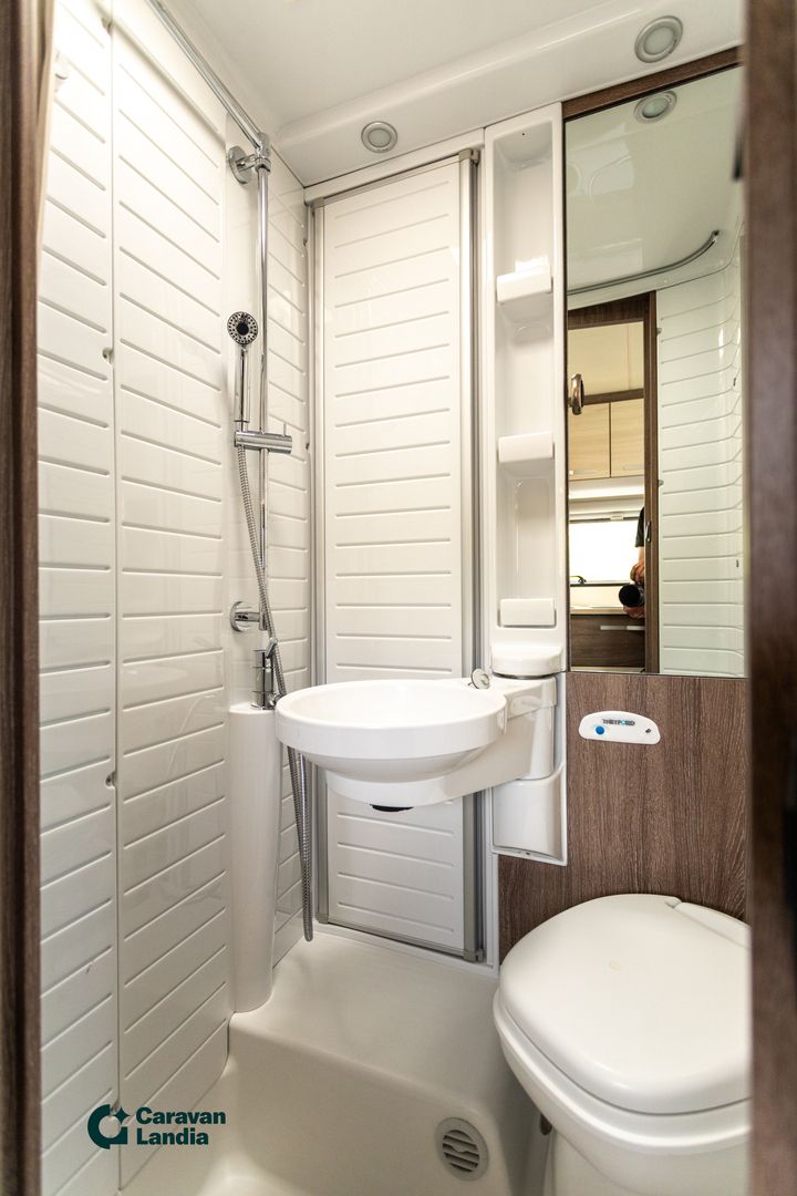 Kuva 15, Burstner Nexxo Time T 690 2.3 Mjet 130hv ** TRUMA-TALVIPAKETTI, ERILLISVUOTEET, MARKIISI **