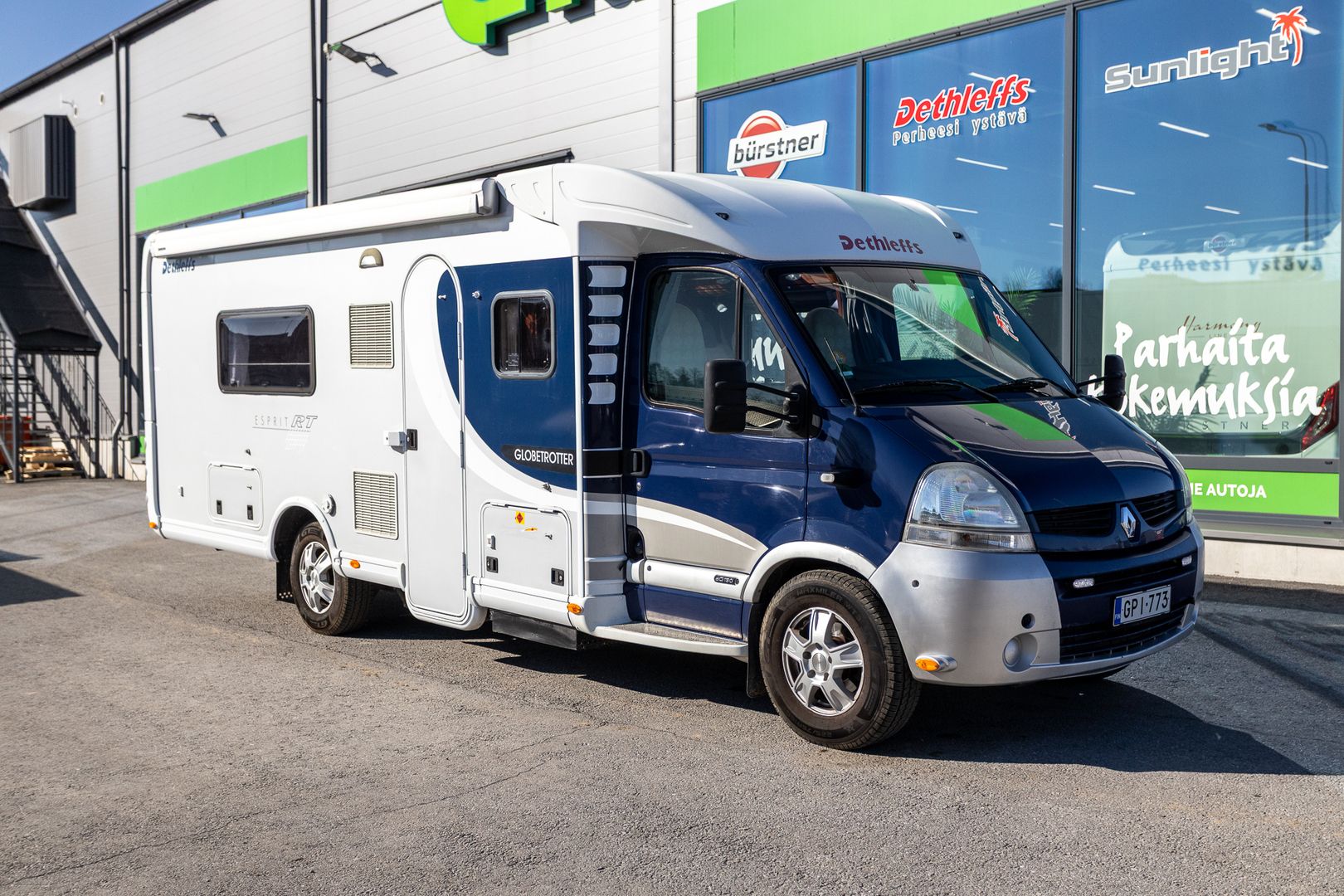 Kuva 1, Dethleffs Esprit RT 7094 2.5 dCi 145hv ** ILMAKESKUSLÄMMITYS (KAASU/SÄHKÖ), PITKITTÄINEN-PARIVUODE, TAKA-WC, MARKIISI **