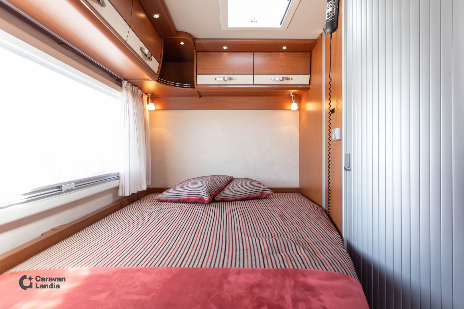Kuva 10, Hymer B 554 ** TRUMA, HIEROVA SÄNKY, HUBBET-YLÄVUODE, MARKIISI **
