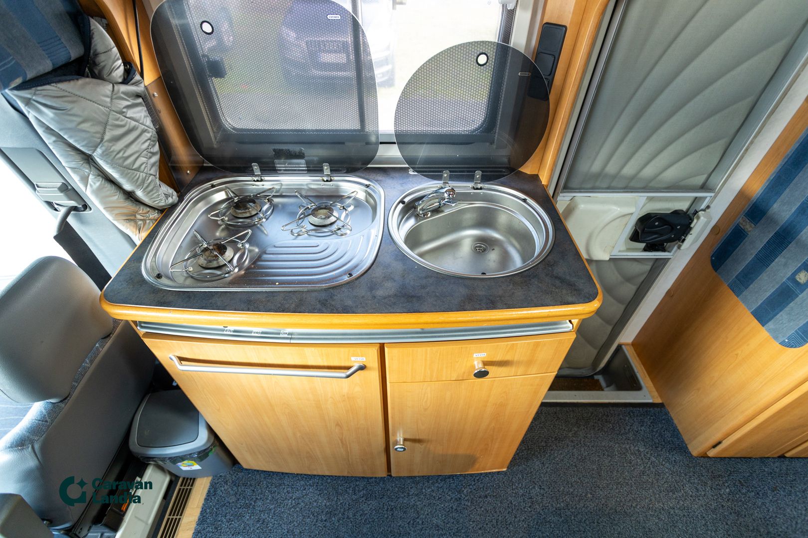 Kuva 8, Lmc Liberty 6600 G 313 CDI 130hv ** ALDE (KAASU/SÄHKÖ), VASTAKKAINEN ISTUINRYHMÄ, ISO TAKATALLI **