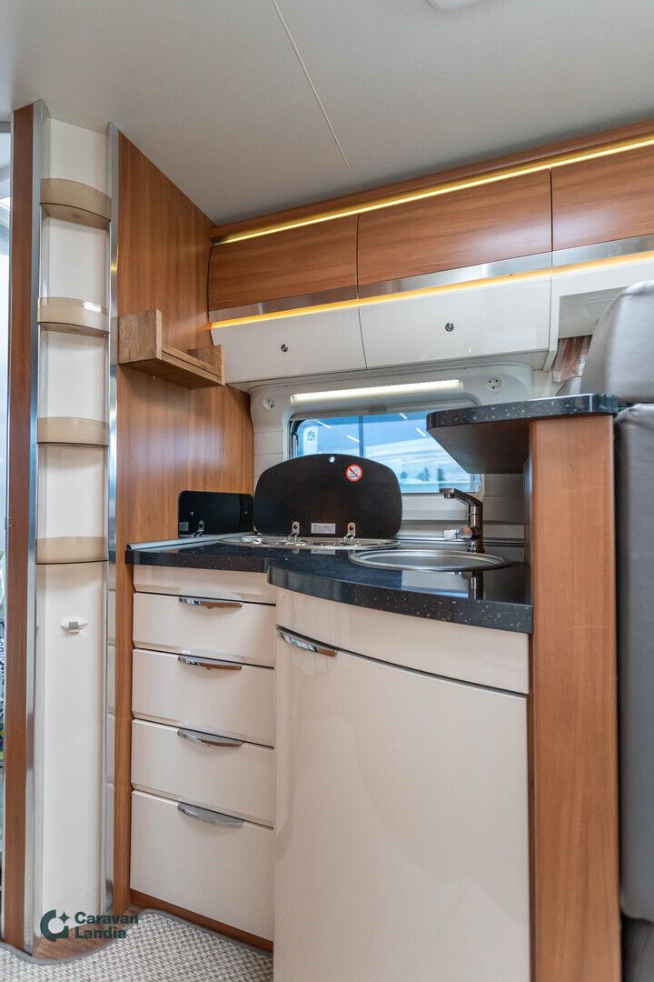 Kuva 8, Hobby Drive 70 Q Premium 2.3 Mjet 150hv ** TRUMA, SAAREKEVUODE, 2X ILMASTOINTI, MARKIISI **