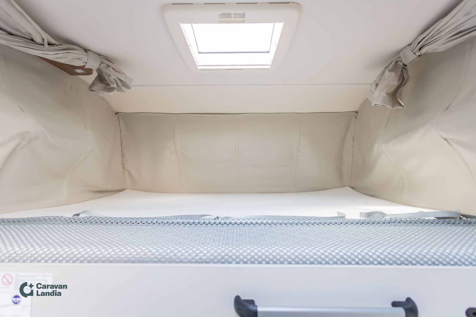 Kuva 15, Dethleffs Trend I 7057 EB 2.2 Mjet 140hv ** AUTOMAATTI, ERILLISVUOTEET, HUBBET-YLÄVUODE **