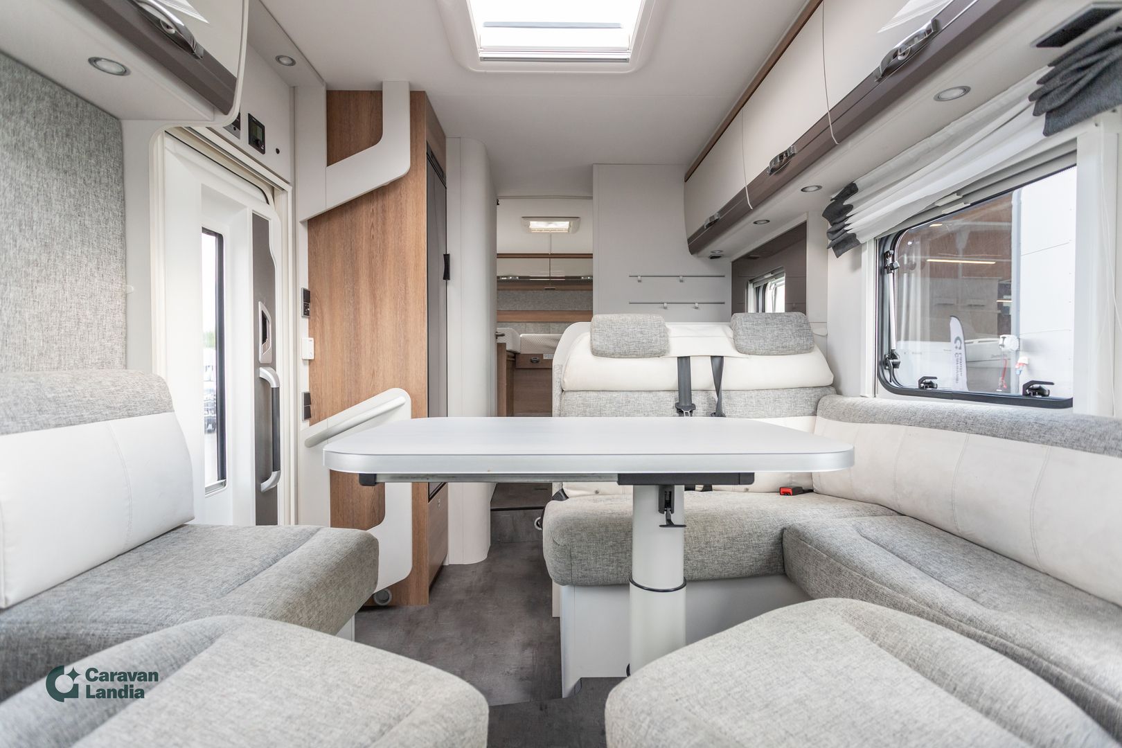 Kuva 7, Dethleffs Trend I 7057 EB 2.2 Mjet 140hv ** AUTOMAATTI, ERILLISVUOTEET, HUBBET-YLÄVUODE **