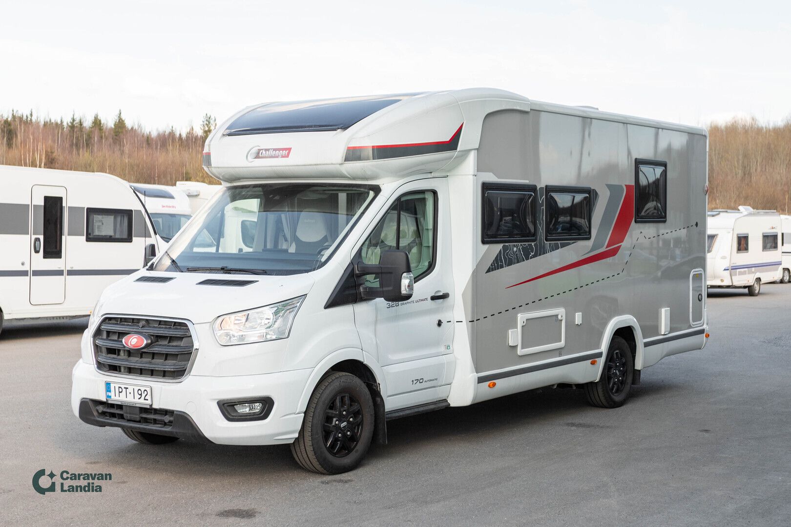 Kuva 5, Challenger 328 Graphite Ultimate 2.0 EcoBlue 170hv ** DIESEL-KESKUSLÄMMITYS, SAAREKEVUODE, SÄHKÖ-HUBBET, AURINKOPANEELI **