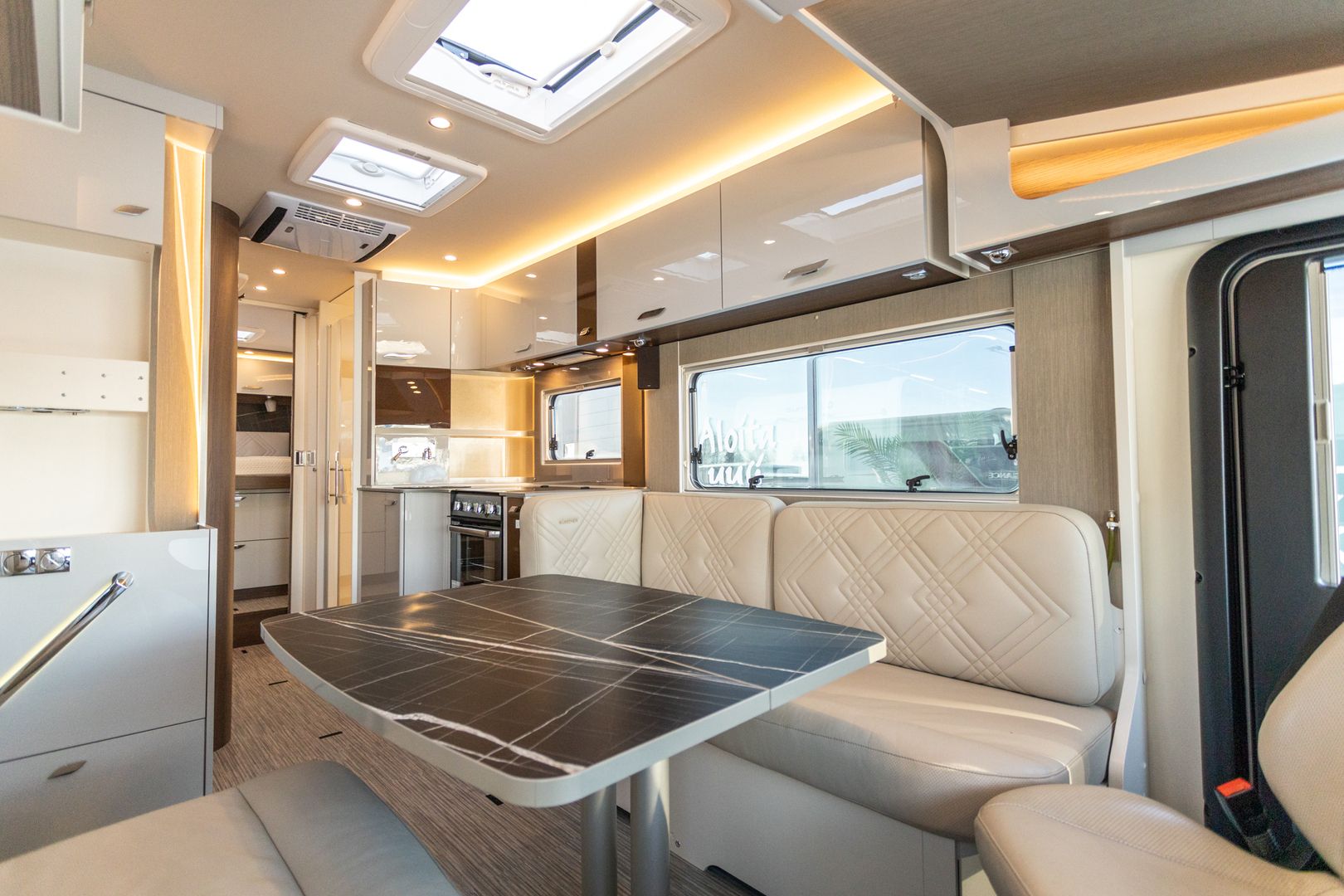 Kuva 9, Burstner Elegance I 920 G 417 CDI 170hv ** SUPERHINTAAN, LUXUS-MALLI, ALDE, SAAREKEVUODE, AUTOMAATTI, MARKIISI **