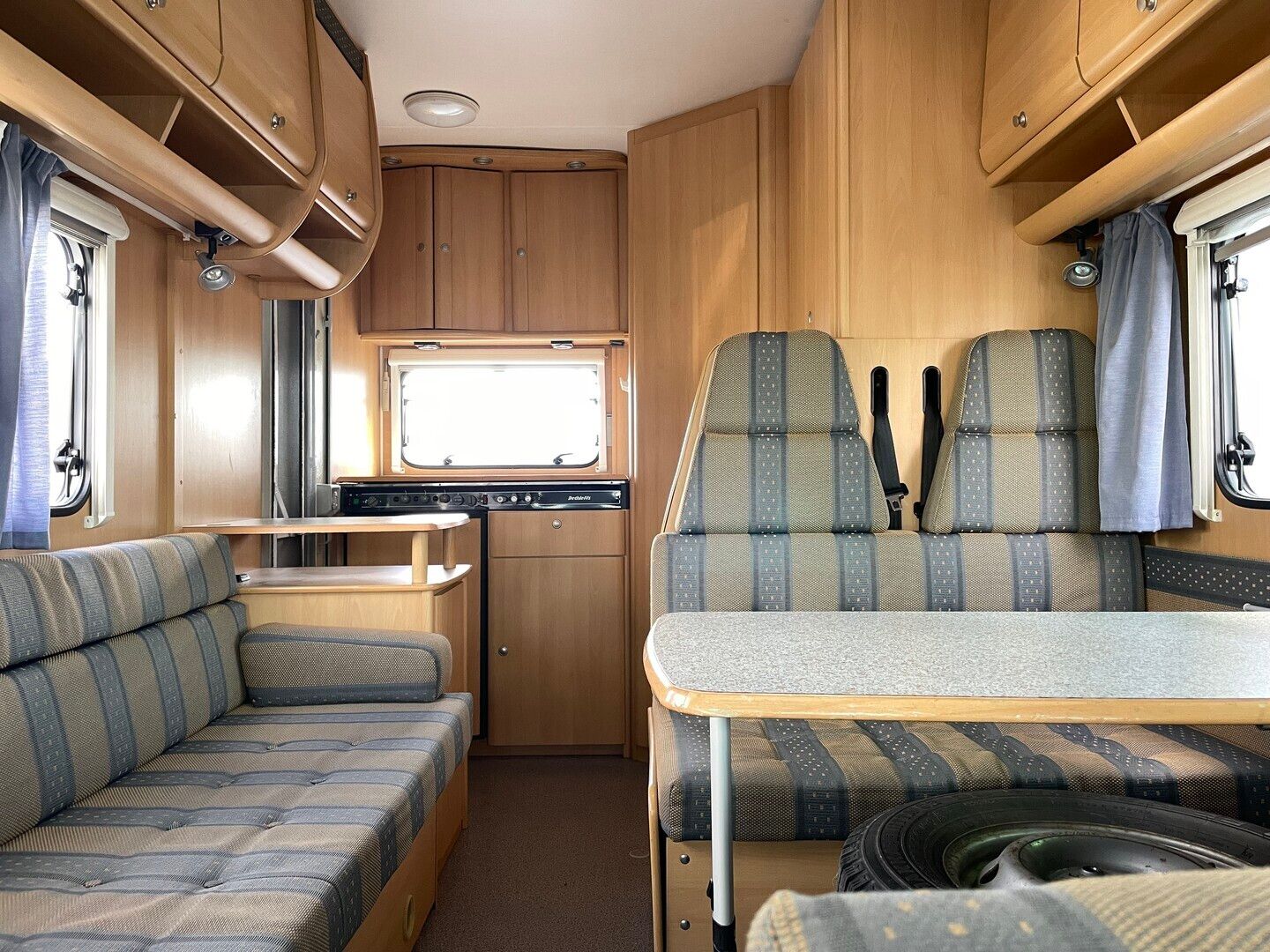 Dethleffs A 5830 2.8 idTD, 120hv ** TRUMA, MARKIISI, PYÖRÄTELINE **, kuva 7