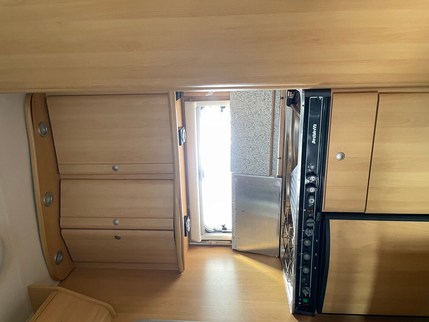 Dethleffs A 5830 2.8 idTD, 120hv ** TRUMA, MARKIISI, PYÖRÄTELINE **, kuva 9