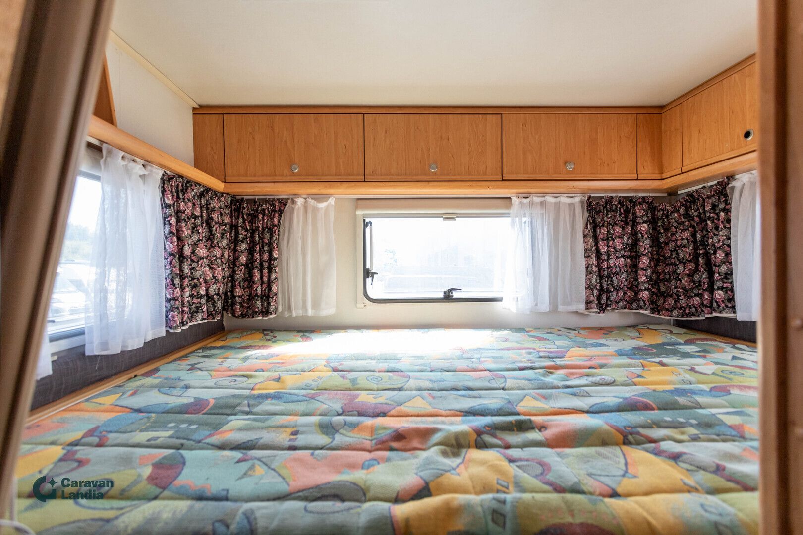 Knaus Traveller C 685 HF 2.8 TDI 120hv ** TRUMA, PARIVUODE, ILMASTOINTI, ISO-PÖYTÄRYHMÄ, MARKIISI **, kuva 13