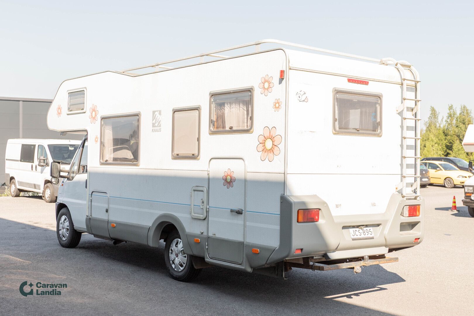 Knaus Traveller C 685 HF 2.8 TDI 120hv ** TRUMA, PARIVUODE, ILMASTOINTI, ISO-PÖYTÄRYHMÄ, MARKIISI **, kuva 4