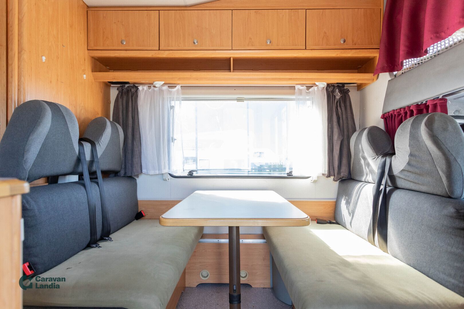 Knaus Traveller C 685 HF 2.8 TDI 120hv ** TRUMA, PARIVUODE, ILMASTOINTI, ISO-PÖYTÄRYHMÄ, MARKIISI **, kuva 8