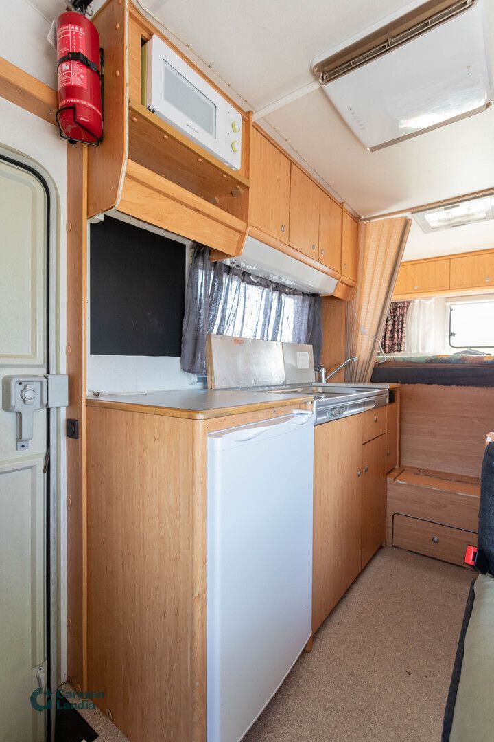 Kuva 8, Knaus Traveller C 685 HF 2.8 TDI 120hv ** TRUMA, PARIVUODE, ILMASTOINTI, ISO-PÖYTÄRYHMÄ, MARKIISI **