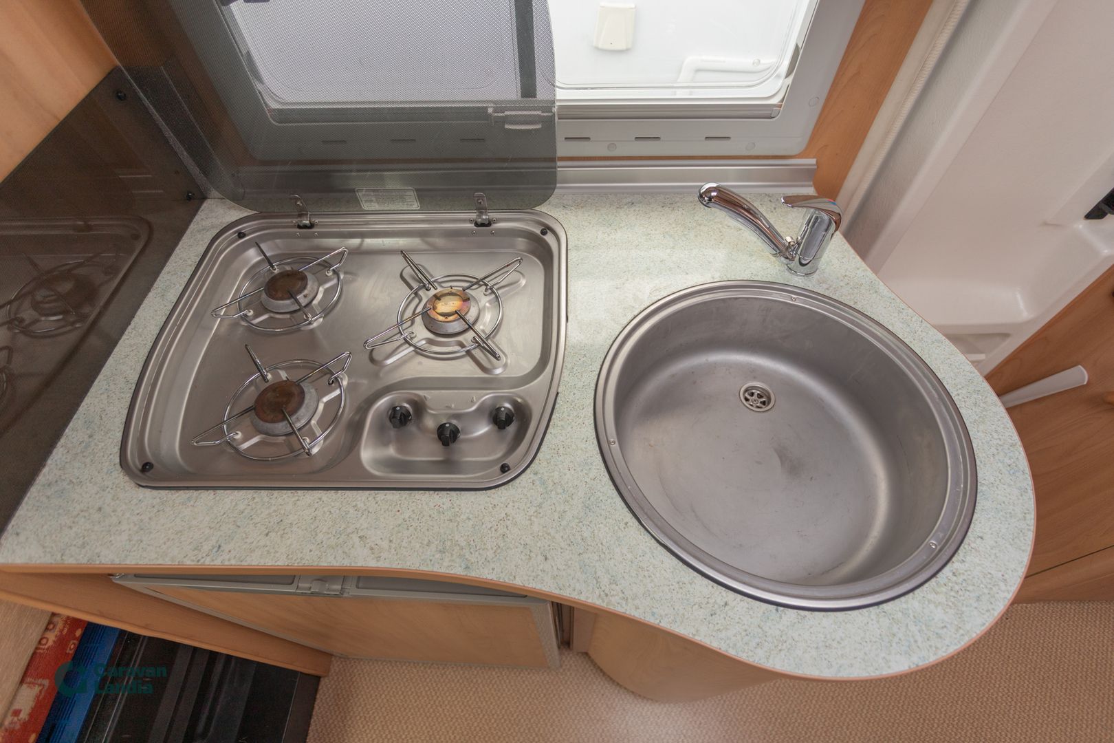 Burstner T 585 2.3 JTD 110hv ** TRUMA, PITKITTÄINEN PARIVUODE, ASUNTO-OSAN ILMASTOINTI **, kuva 11