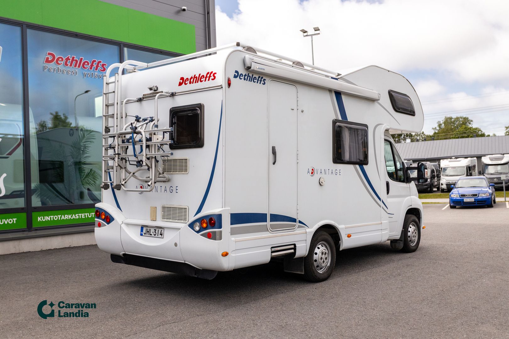 Kuva 2, Dethleffs Advantage A 5831 2.3 Mjet 130hv ** TRUMA, TAKAKEITTIÖ, VASTAKKAINEN ISTUINRYHMÄ **