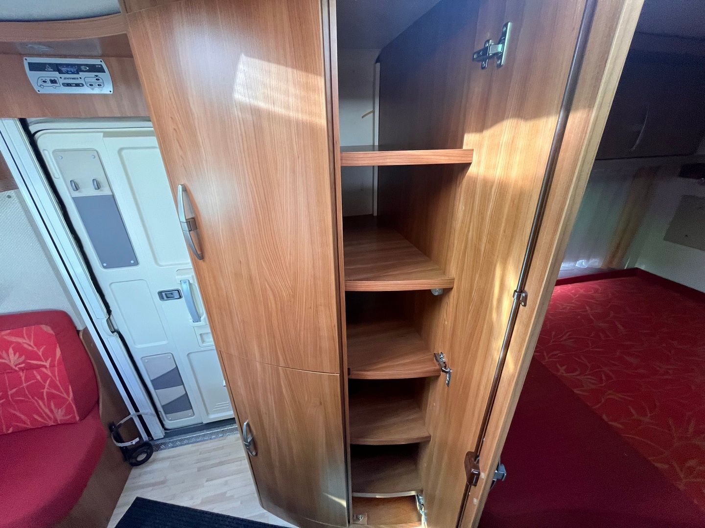 Kuva 8, Hymer 653 2.2 TDCi ** OHJAAMO ILMASTOINTI, PARIVUODE, TRUMA**