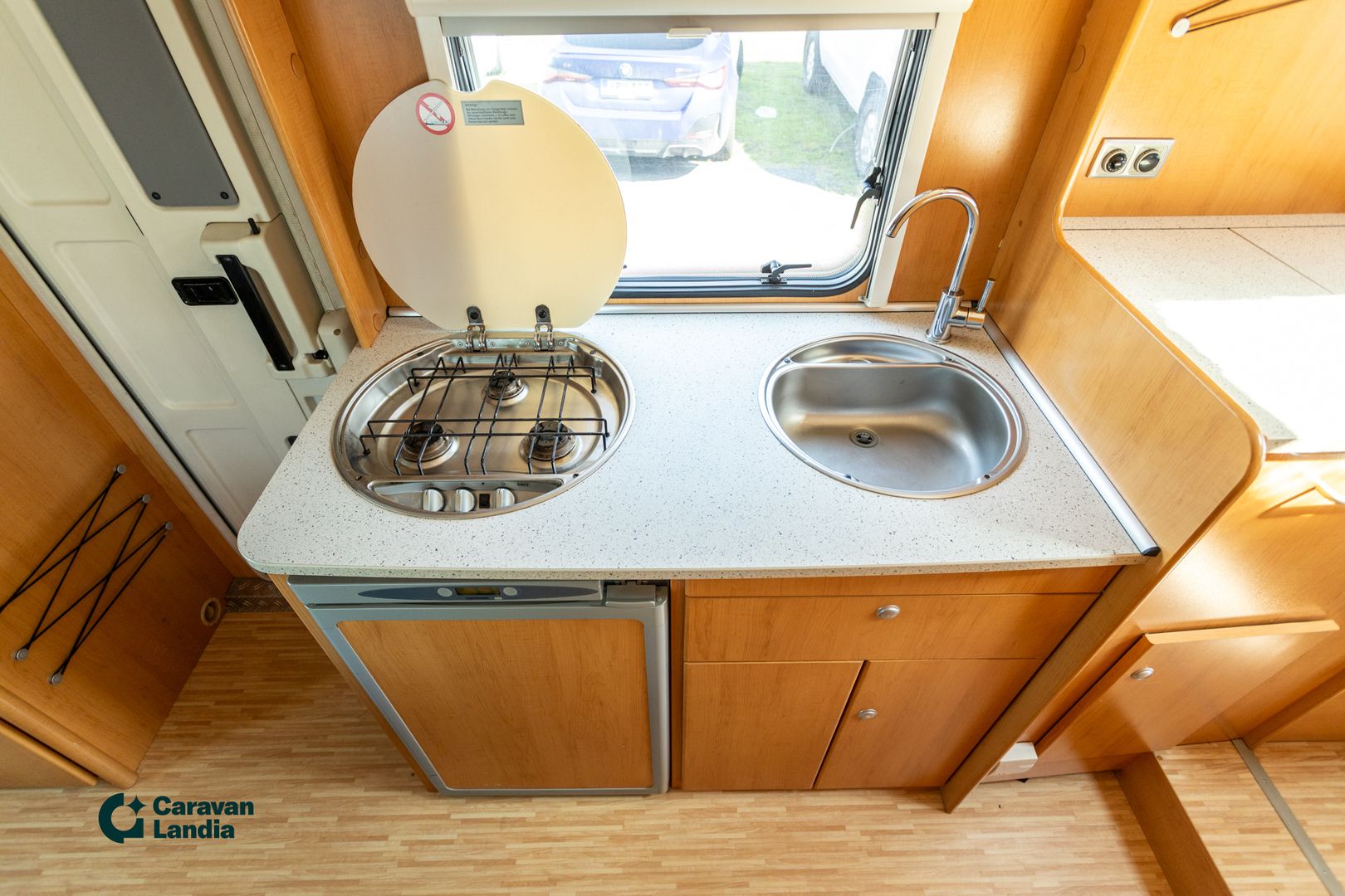 Kuva 10, Hymer C 642CL 2.2 TDCi 130hv TRUMA (KAASU/SÄHKÖ),  2 X ISTUINRYHMÄ **