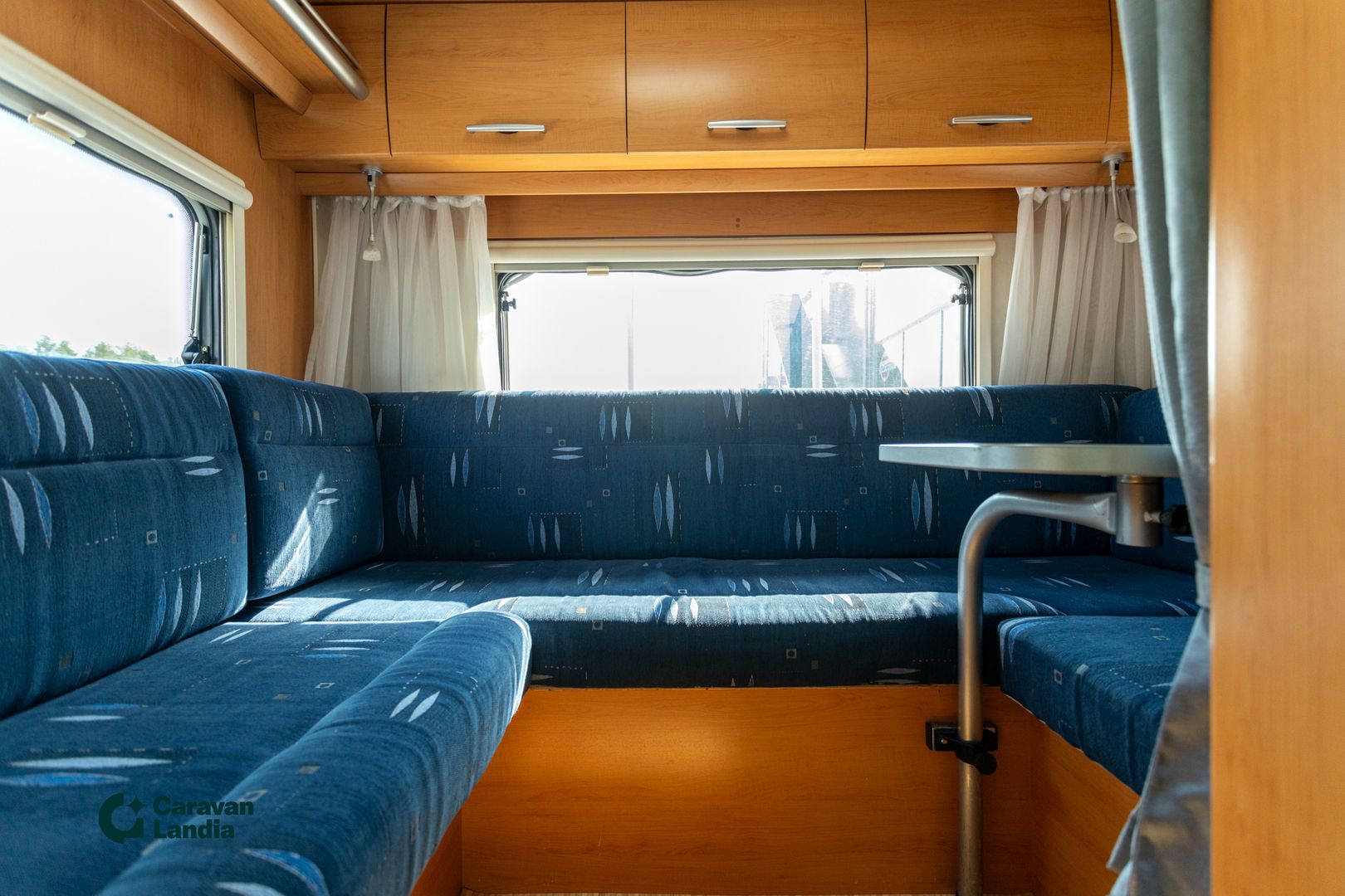 Kuva 18, Hymer C 642CL 2.2 TDCi 130hv TRUMA (KAASU/SÄHKÖ),  2 X ISTUINRYHMÄ **