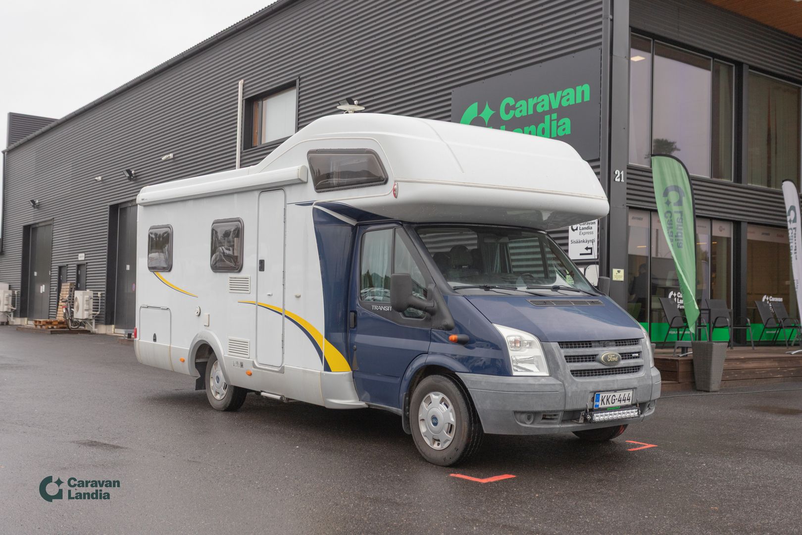Kuva 1, Hymer C 642CL 2.2 TDCi 130hv TRUMA (KAASU/SÄHKÖ),  2 X ISTUINRYHMÄ **